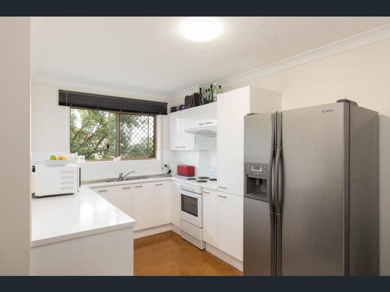 2/11 Sankey Street, Carina QLD 4152