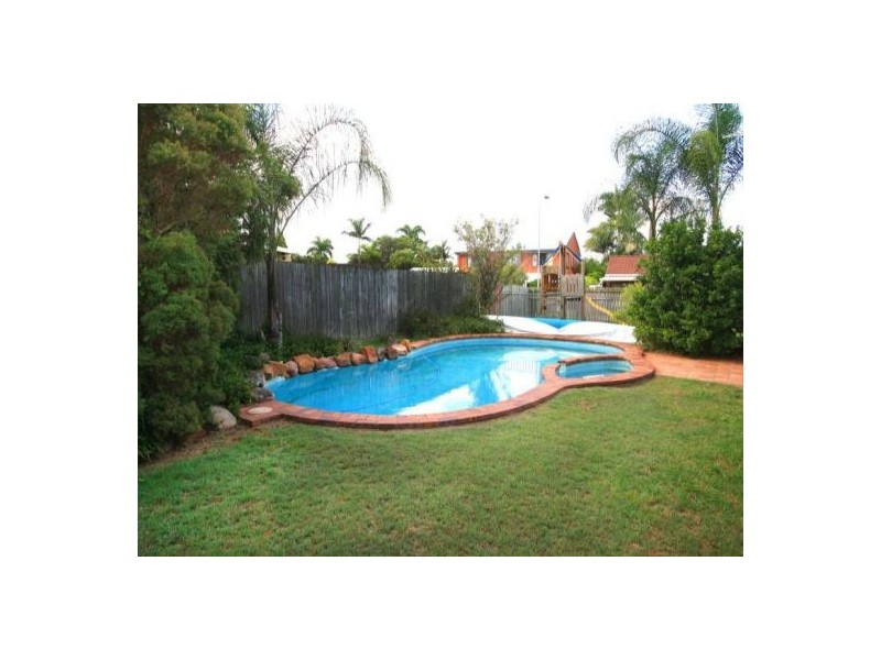 30 Briarwood Street, Carindale QLD 4152