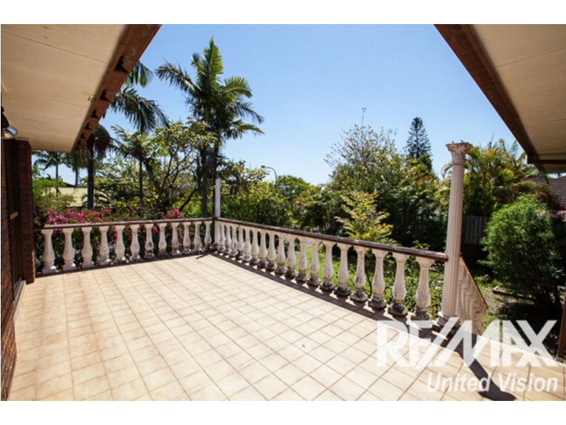 96 Kilmorey Street, Carindale QLD 4152