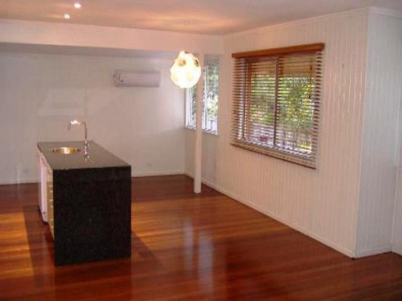 3 Nealdon Street, Holland Park QLD 4121