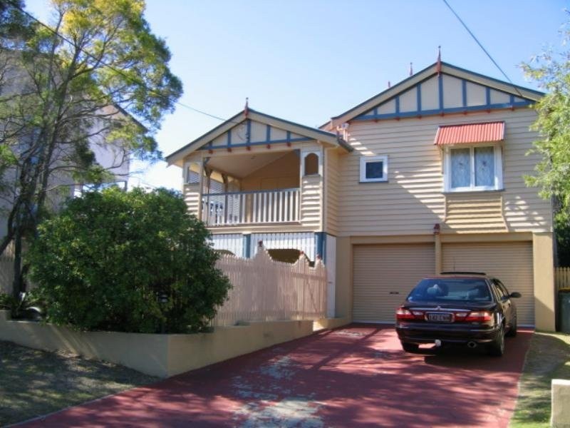 11 East Street, Camp Hill QLD 4152