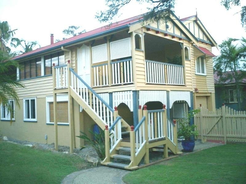 11 East Street, Camp Hill QLD 4152