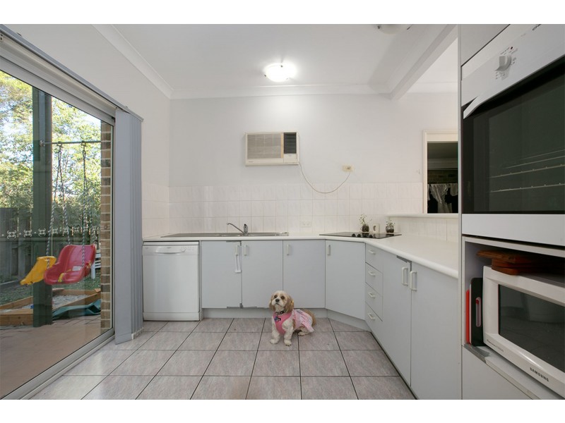 27 Hillside Crescent, Seven Hills QLD 4170