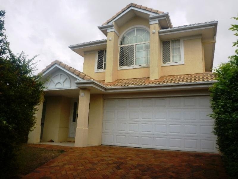12 Clearmount Crescent, Carindale QLD 4152