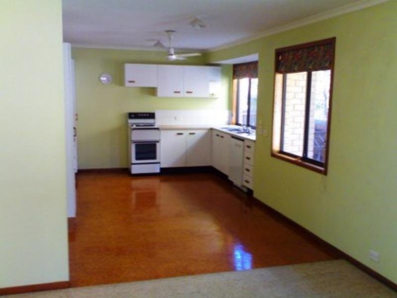 10 Rossmoya Street, Carindale QLD 4152