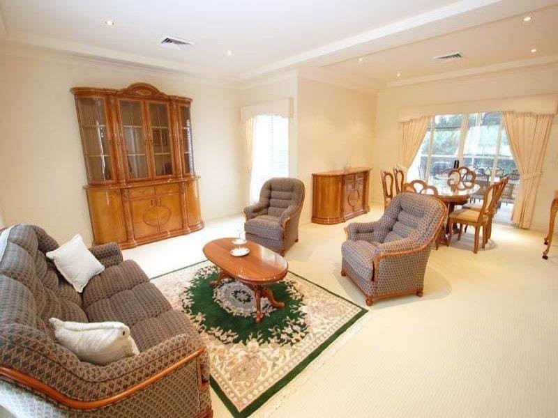 12 Oppermann Place, Carindale QLD 4152