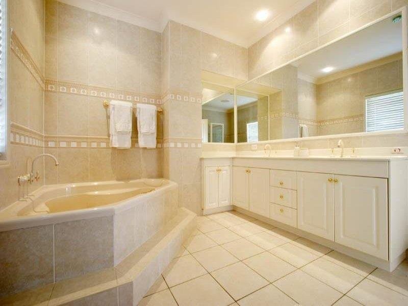 12 Oppermann Place, Carindale QLD 4152