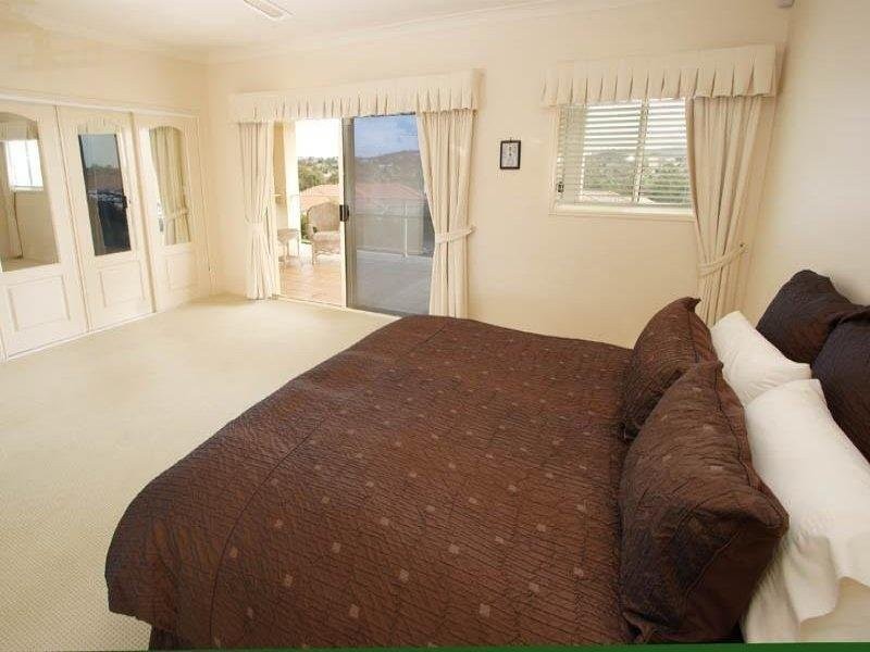 12 Oppermann Place, Carindale QLD 4152