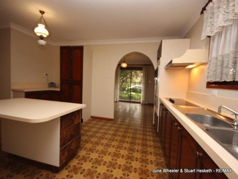 8 Aldford Court, Carindale QLD 4152