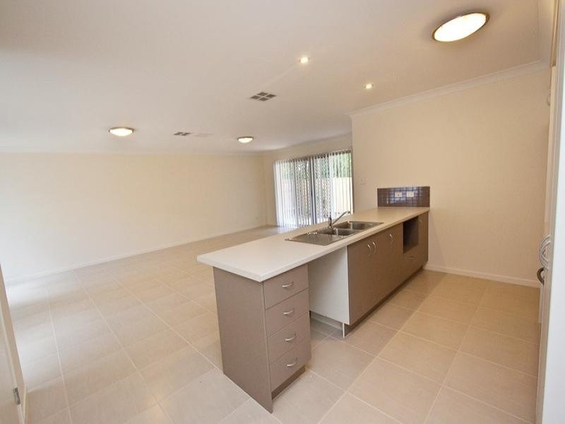 2/47 Larbonya Crescent, Capalaba QLD 4157