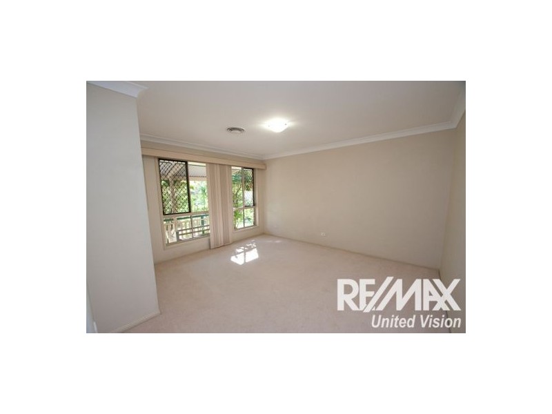 107 Oakley Street, Carindale QLD 4152