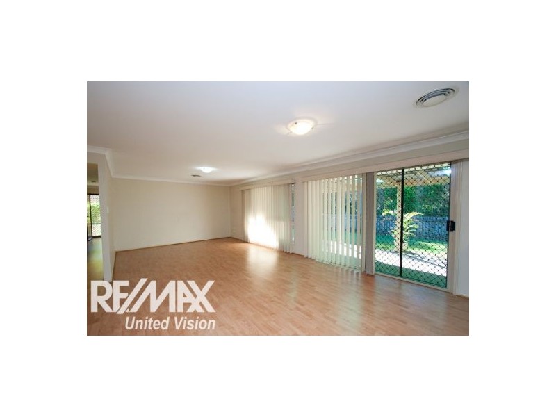 107 Oakley Street, Carindale QLD 4152