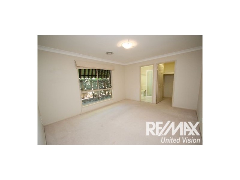 107 Oakley Street, Carindale QLD 4152