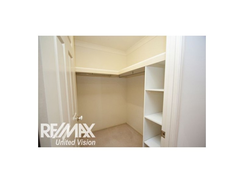 107 Oakley Street, Carindale QLD 4152