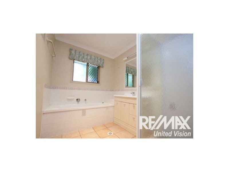 107 Oakley Street, Carindale QLD 4152