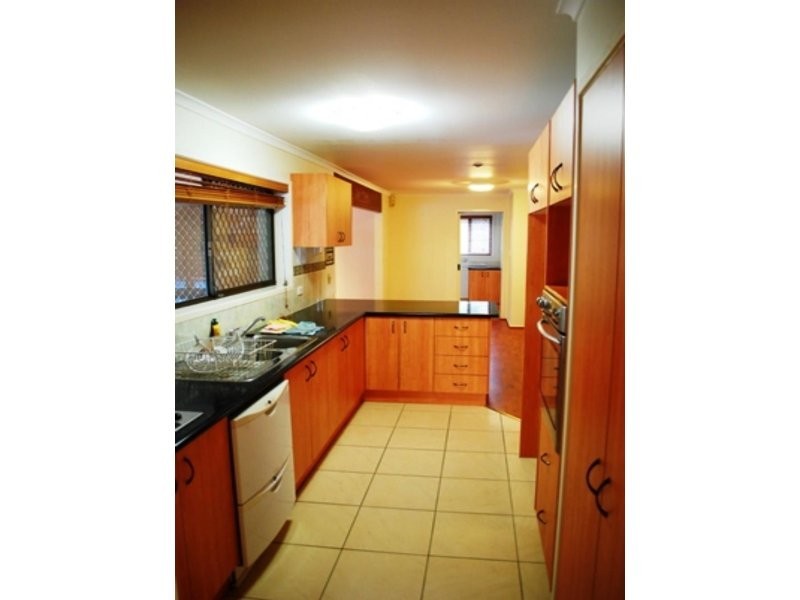 2 Raymore Court, Carindale QLD 4152