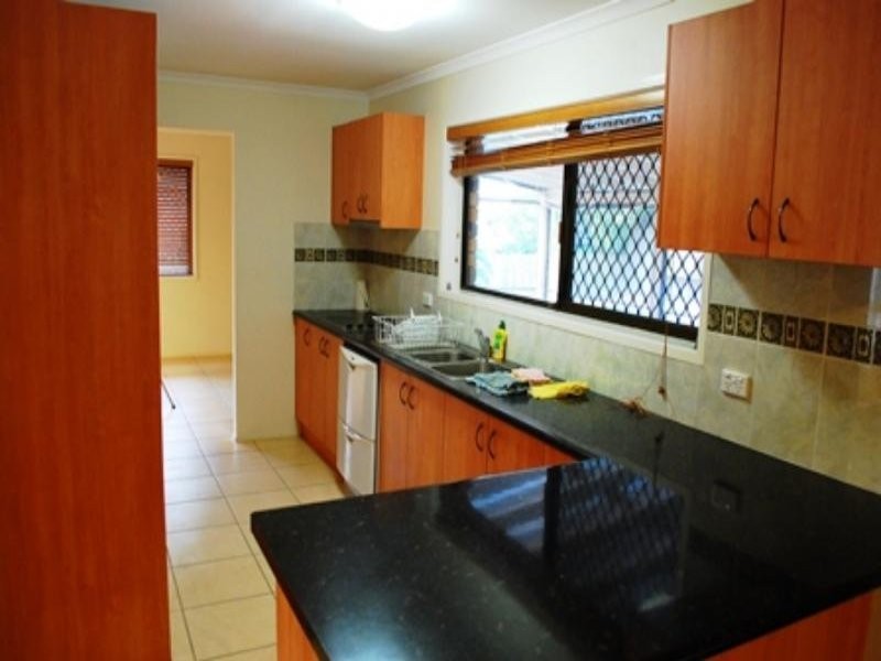 2 Raymore Court, Carindale QLD 4152