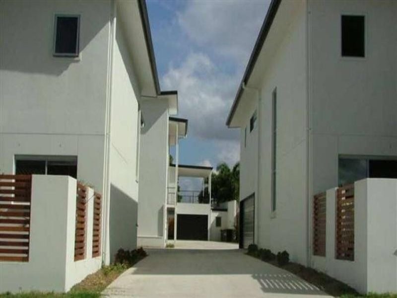 2/11 Birdwood Road, Carina QLD 4152