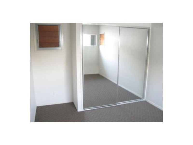 2/11 Birdwood Road, Carina QLD 4152