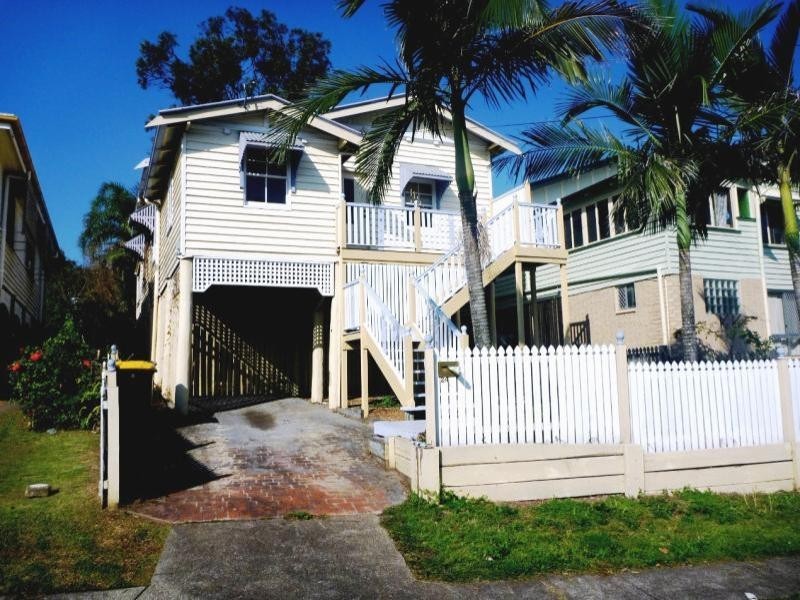 24 Boundary Road, Camp Hill QLD 4152