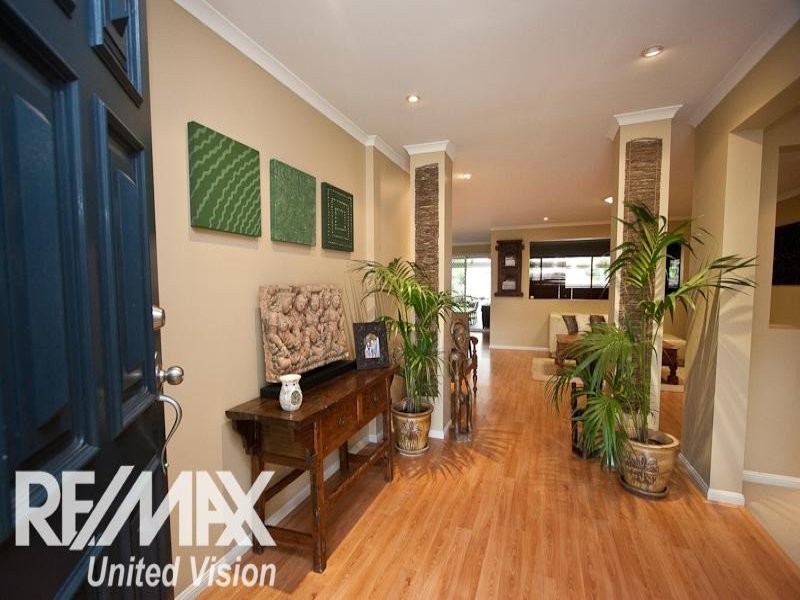 45 Kenilworth Place, Carindale QLD 4152