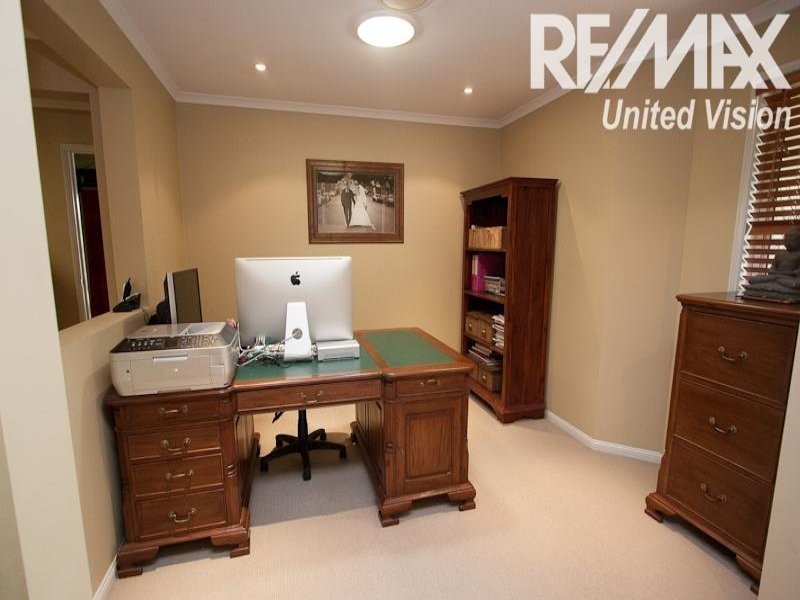 45 Kenilworth Place, Carindale QLD 4152