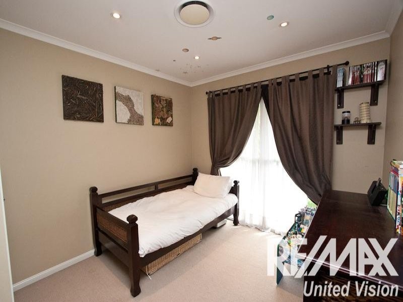 45 Kenilworth Place, Carindale QLD 4152