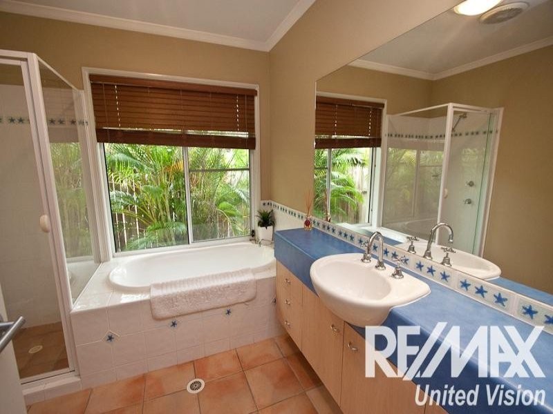 45 Kenilworth Place, Carindale QLD 4152