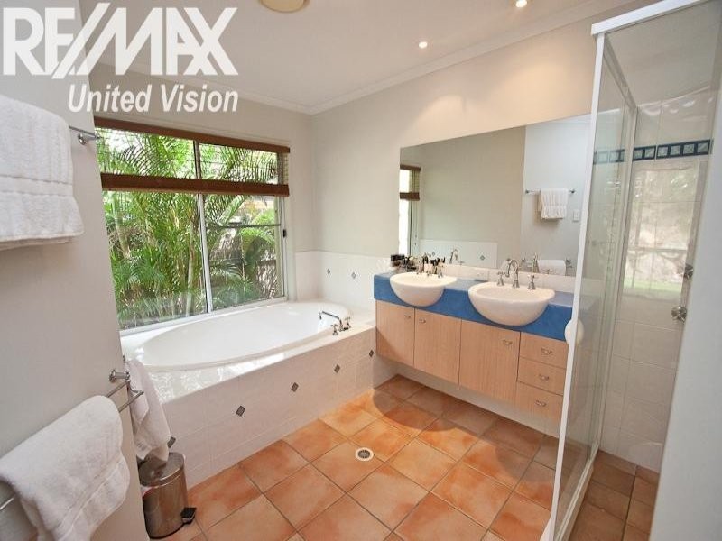 45 Kenilworth Place, Carindale QLD 4152