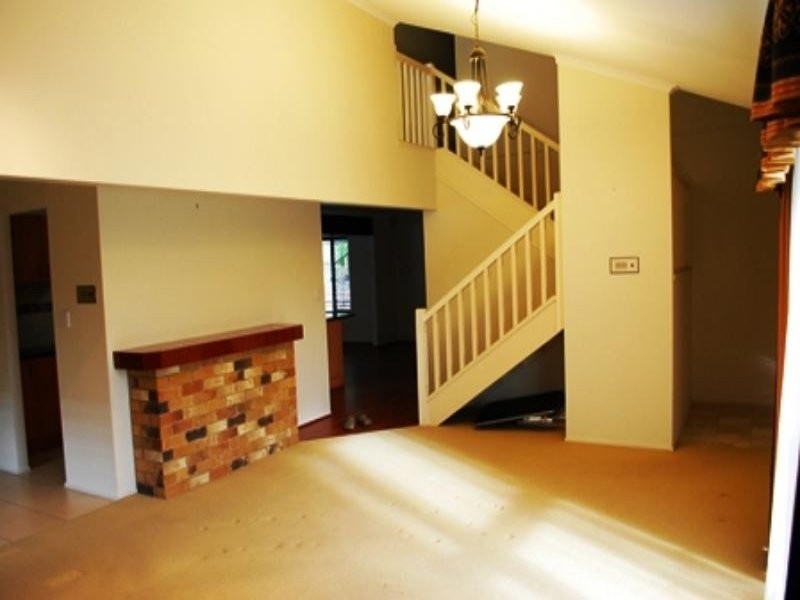 2 Raymore Crescent, Carindale QLD 4152