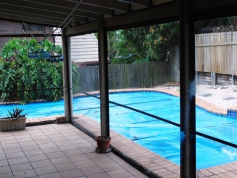 2 Raymore Crescent, Carindale QLD 4152