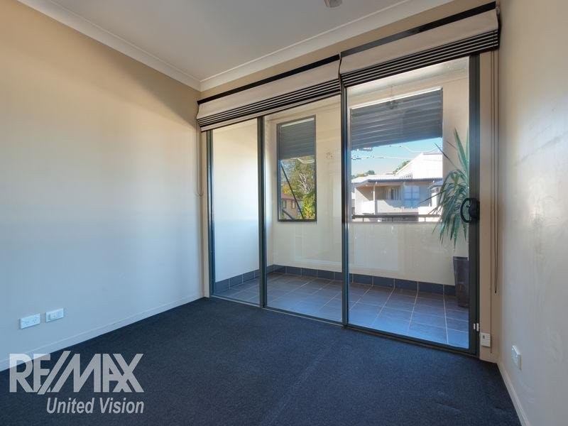 3/4 Martha Street, Camp Hill QLD 4152
