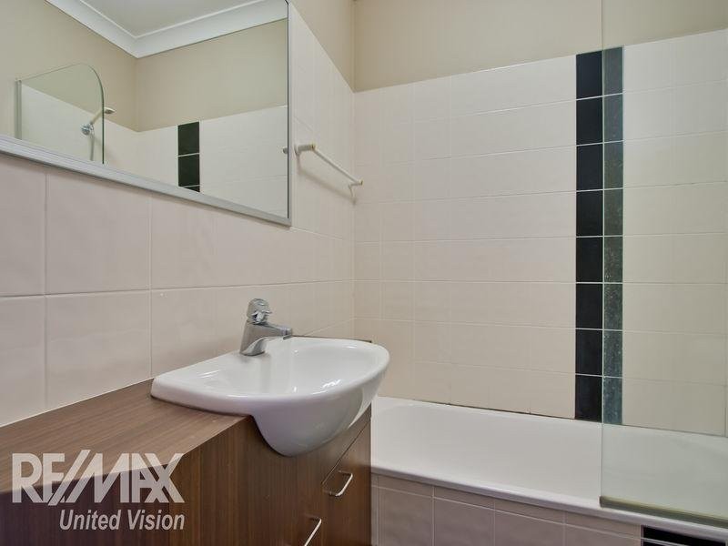 3/4 Martha Street, Camp Hill QLD 4152