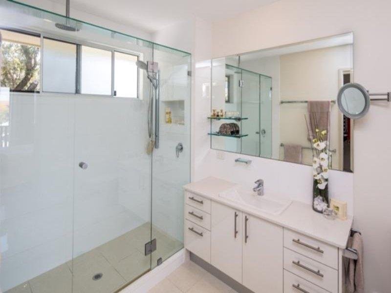 6B Hanworth Street, East Brisbane QLD 4169