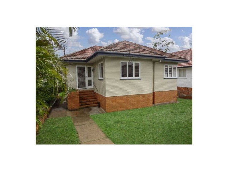 32 Lloyd Street, Camp Hill QLD 4152