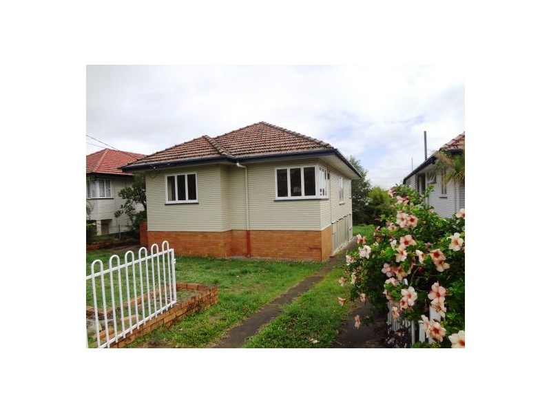 32 Lloyd Street, Camp Hill QLD 4152