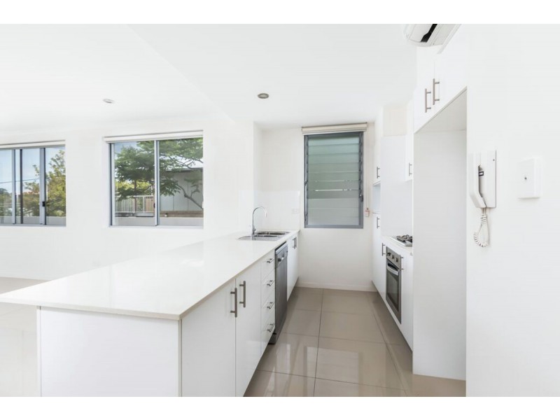 2/64 Pembroke Road, Coorparoo QLD 4151