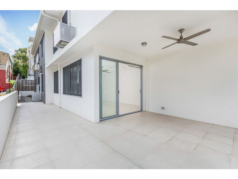 2/64 Pembroke Road, Coorparoo QLD 4151