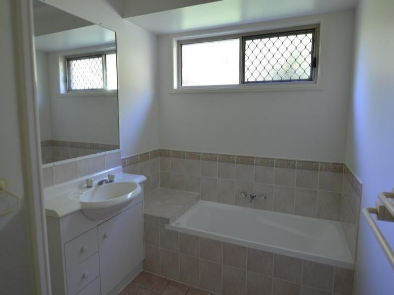 9 Thredbo Court, Belmont QLD 4153