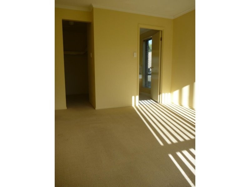 5 Clearmount Crescent, Carindale QLD 4152