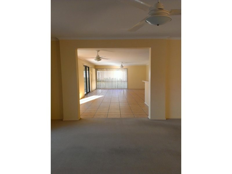 5 Clearmount Crescent, Carindale QLD 4152