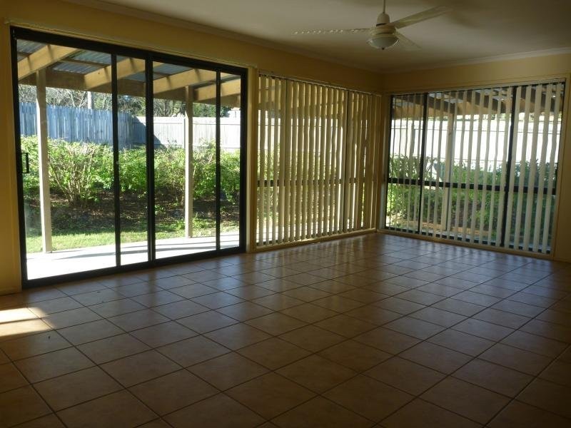 5 Clearmount Crescent, Carindale QLD 4152