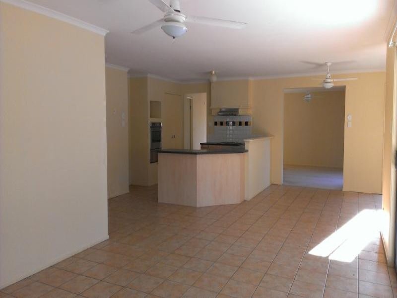 5 Clearmount Crescent, Carindale QLD 4152