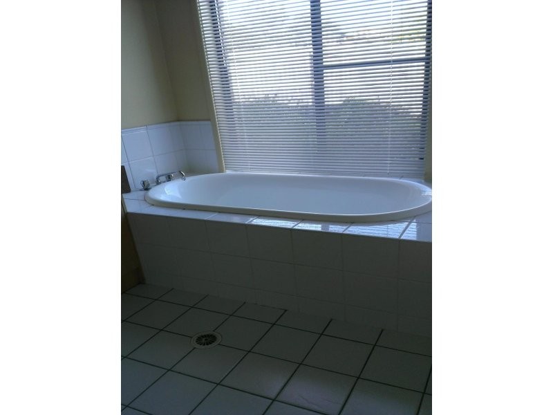 5 Clearmount Crescent, Carindale QLD 4152