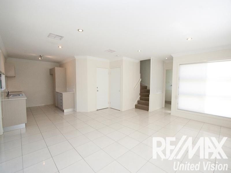 2/17 Hilltop Court, Carina QLD 4152