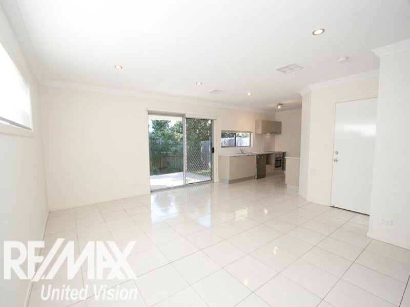 2/17 Hilltop Court, Carina QLD 4152