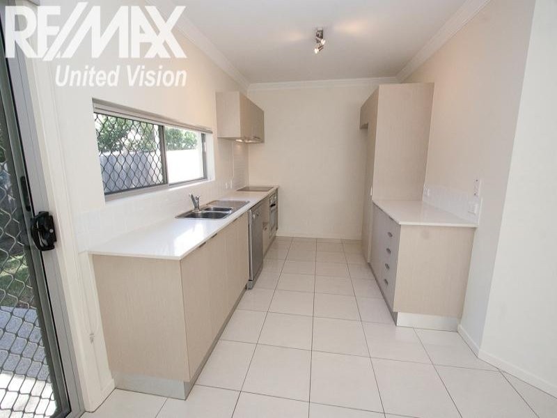 2/17 Hilltop Court, Carina QLD 4152