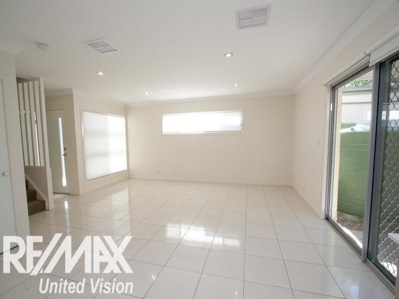 2/17 Hilltop Court, Carina QLD 4152