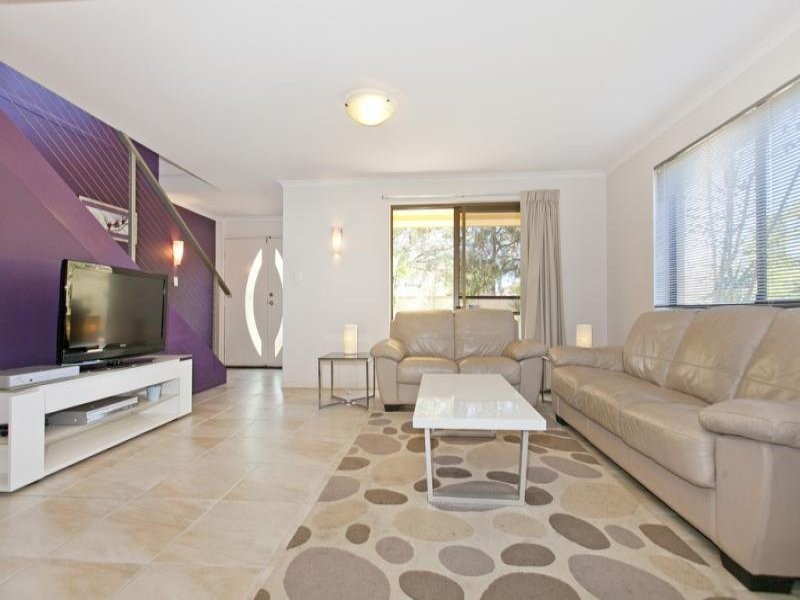 15 Eynsford Street, Carindale QLD 4152