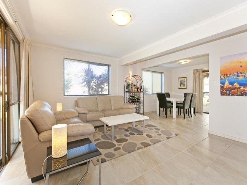 15 Eynsford Street, Carindale QLD 4152